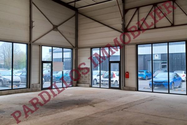 CAEN OUEST - A Vendre - LOCAL COMMERCIAL  - 435M² env. BELLES VITRINES.