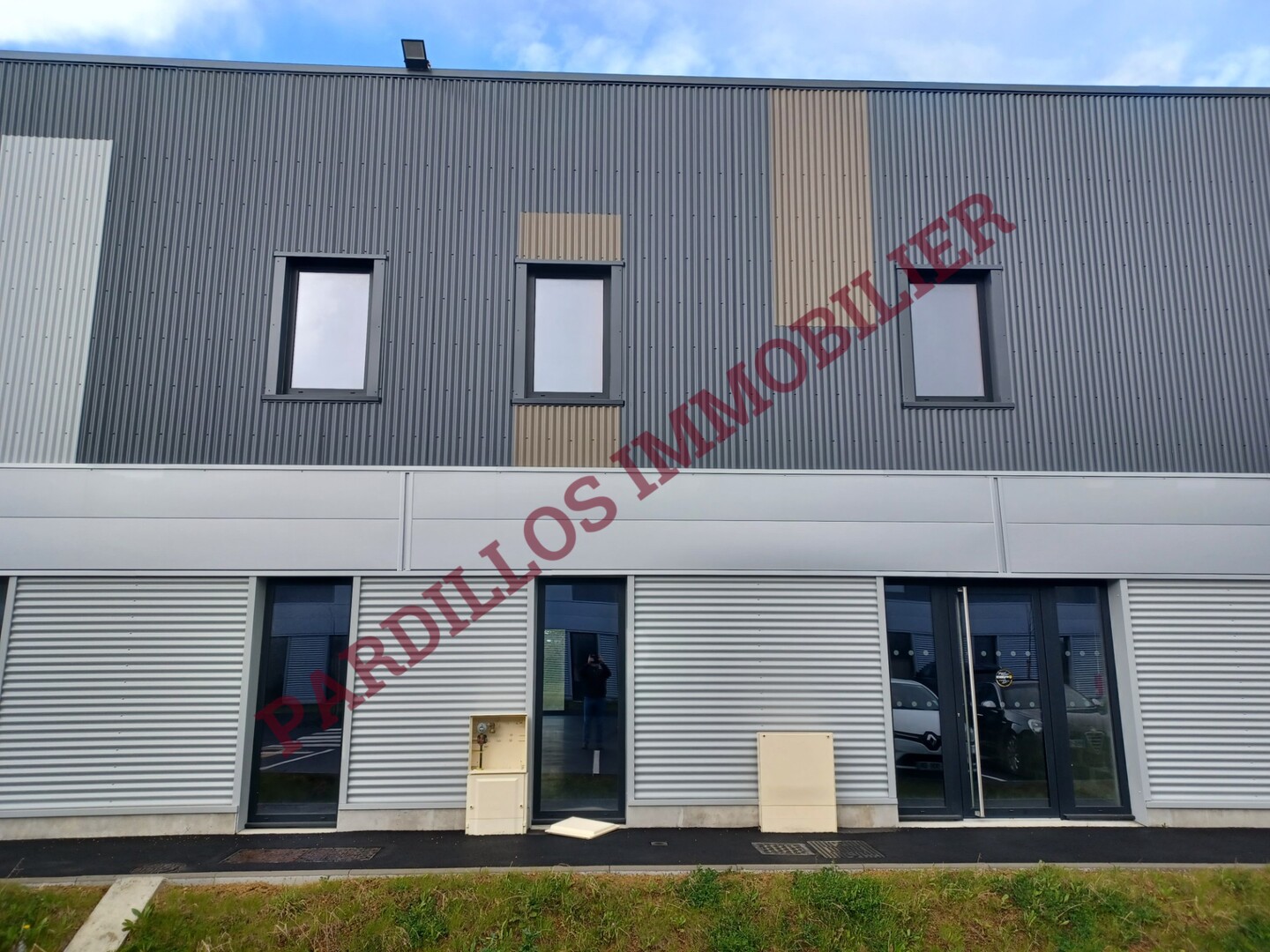 IFS - A Vendre - LOCAL NEUF A USAGE DE BUREAUX - 340 m²