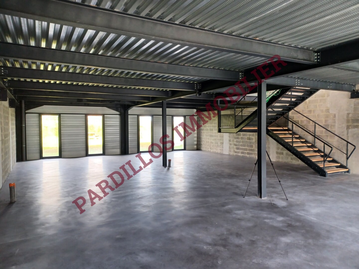 IFS - LOCAL NEUF A USAGE DE BUREAUX - 340 m² EN VENTE