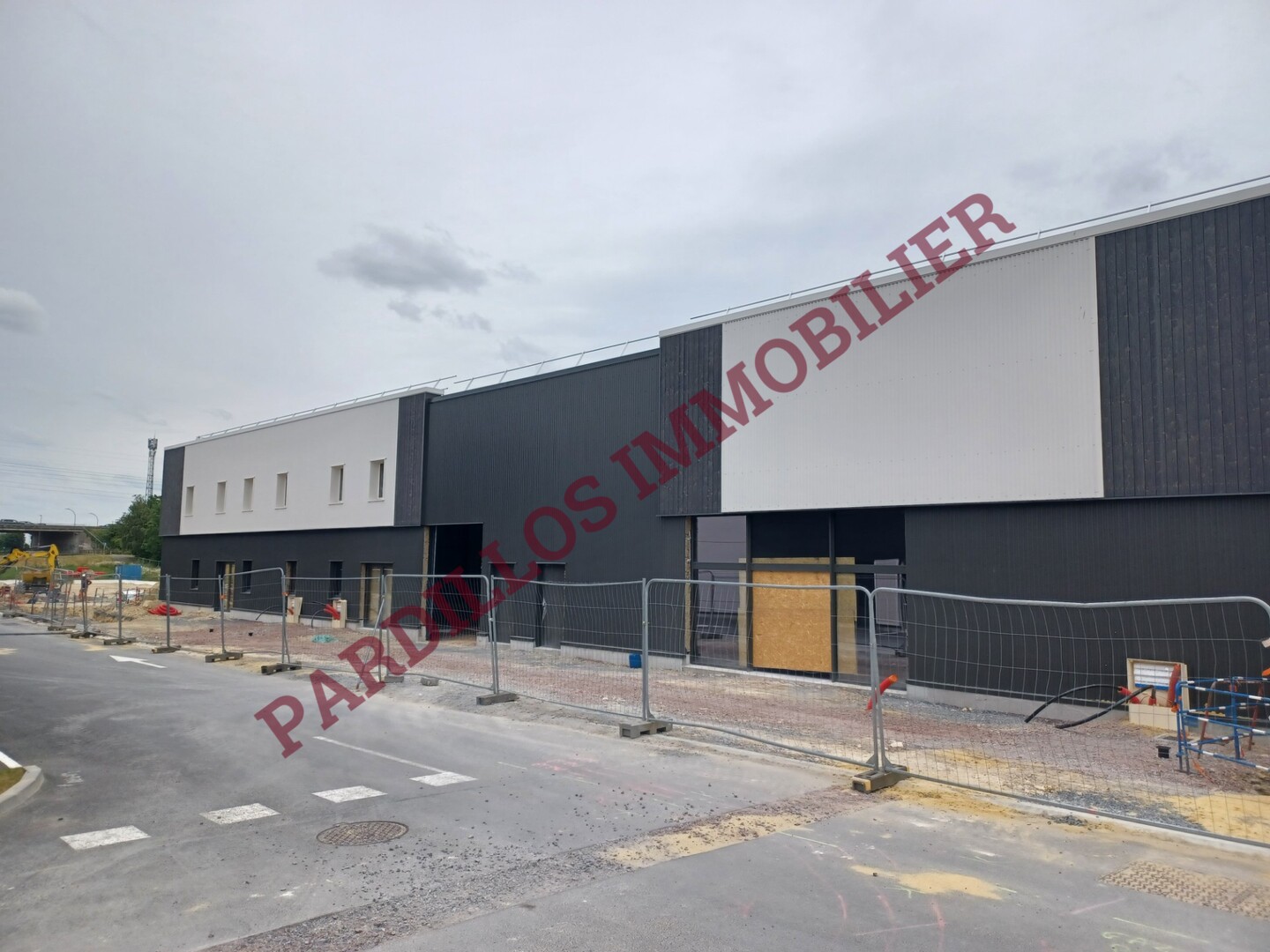CORMELLES LE ROYAL - A Vendre - LOCAL D'ACTIVITES - 247m² - SUD-EST CAEN