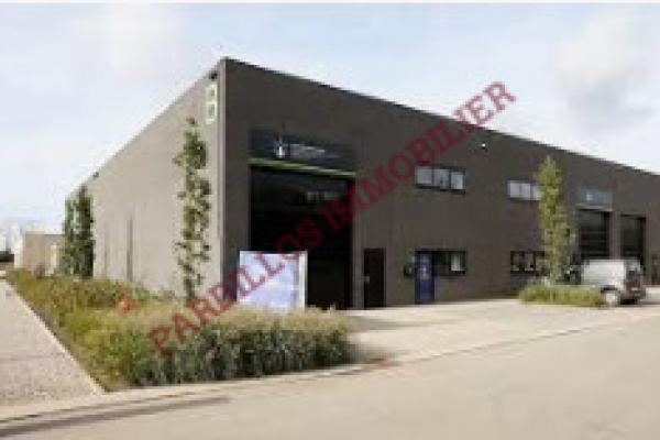 SOLIERS - A VENDRE sur terrain de 1 000 m² - Cellules à partir de 200 m² pour activité professionnelle