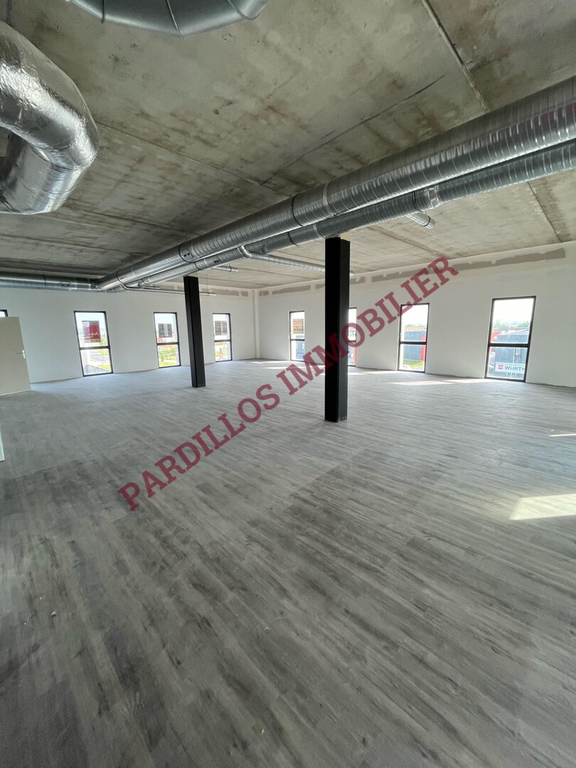 IFS - A Vendre - BUREAUX à aménager - 213 m² + Terrasses et places de stationnement affectées