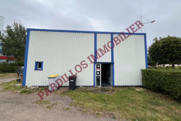 COURSEULLES SUR MER - A Vendre - Local d'activité de 200 m²  sur un terrain de 700 m²