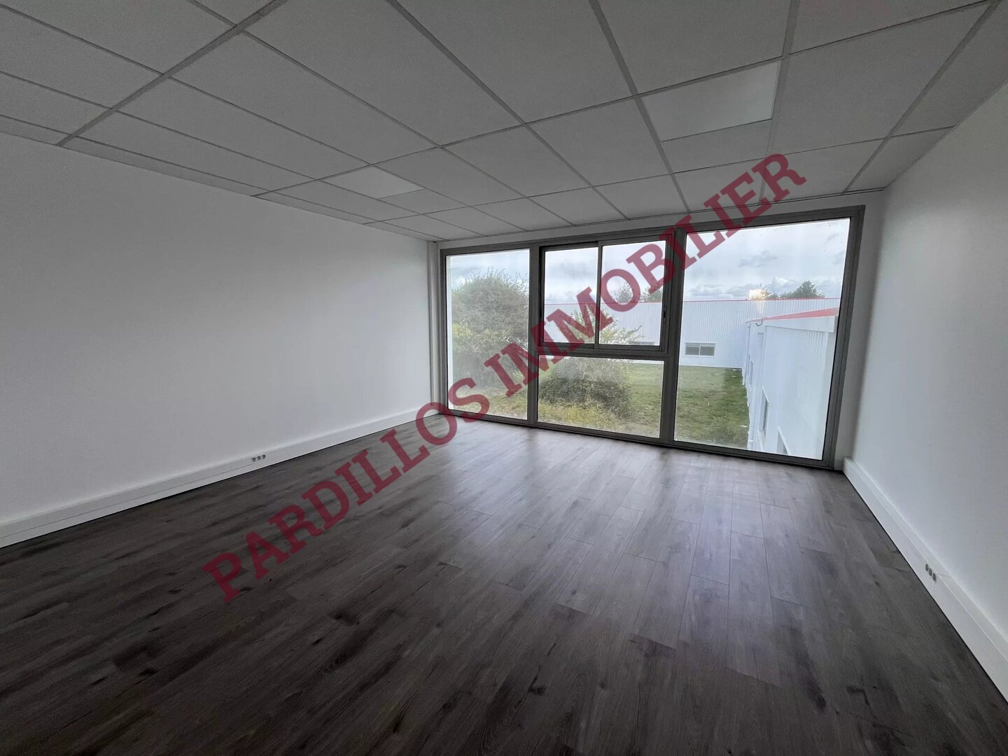 DOUVRES LA DELIVRANDE - Bureaux de 23,10 m² - A Vendre - Location et vente de locaux d'entreprise à Caen et sur la Côte Fleurie DOUVRES LA DELIVRANDE - Bureaux de 23,10 m² - A Vendre