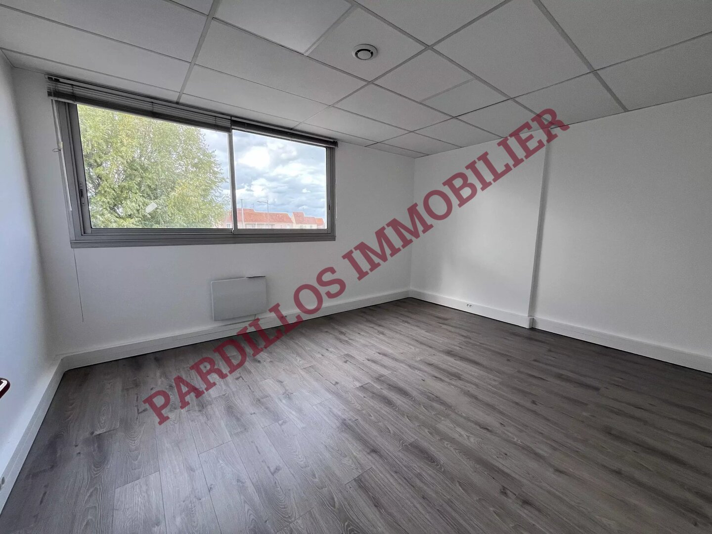DOUVRES LA DELIVRANDE - Bureaux de 14,30 m² - A Vendre
