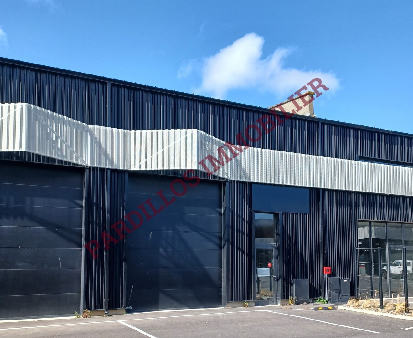 CAEN - A Louer - LOCAL MIXTE - Local d'activité ou stockage - 404 M² - Location et vente de locaux d'entreprise à Caen et sur la Côte Fleurie CAEN - A Louer - LOCAL MIXTE - Local d'activité ou stockage - 404 M²