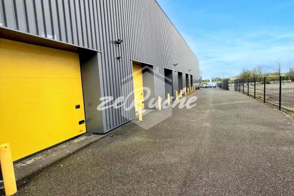 Location de box à Carpiquet - 75 m² disponibles