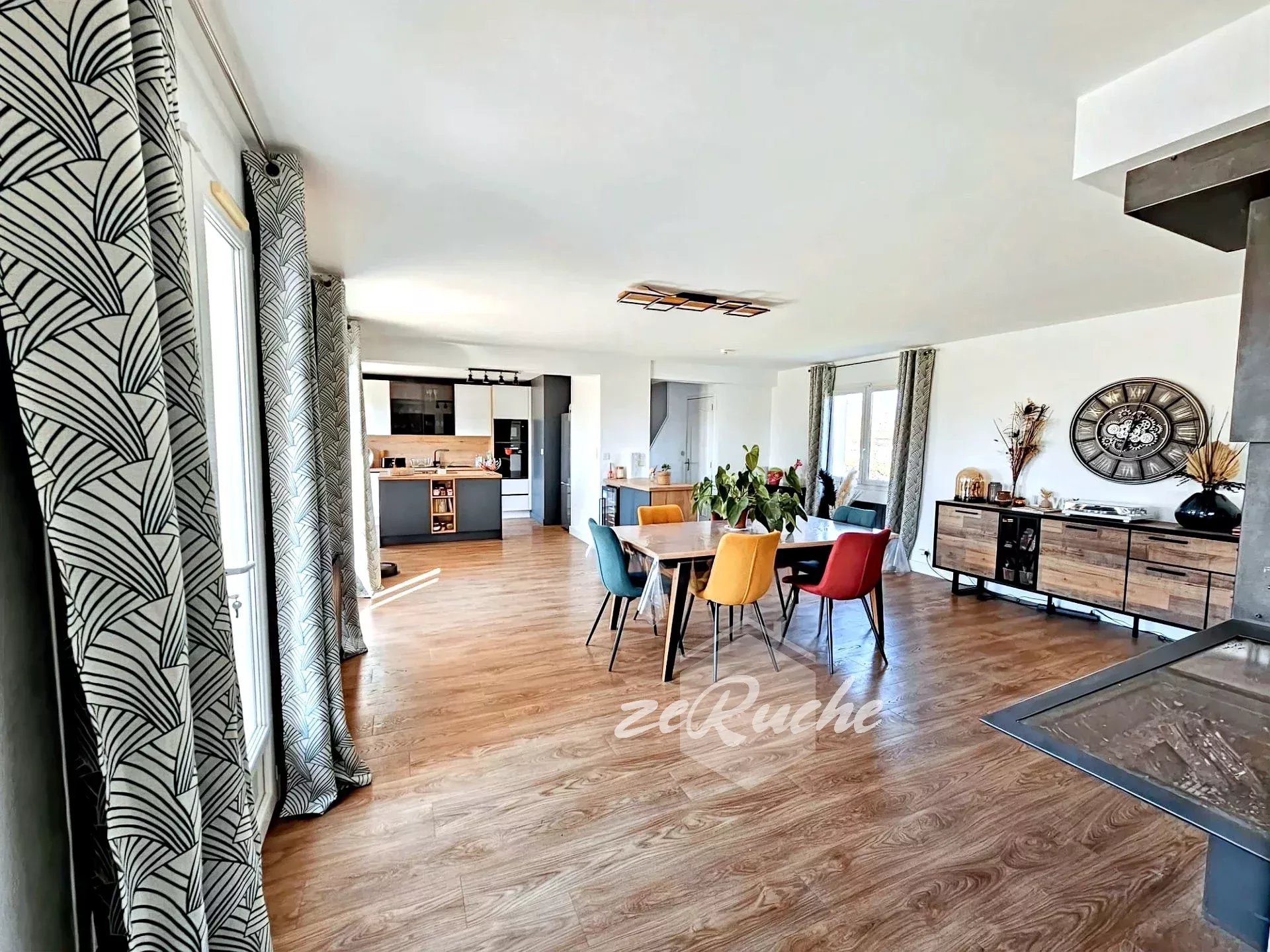 Spacious family home - 170 m² living space on 1200 m² of enclosed land - Location et vente de locaux d'entreprise à Caen et sur la Côte Fleurie Spacious family home - 170 m² living space on 1200 m² of enclosed land