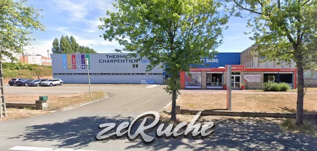 Entrepôt / Local industriel à Louer à Laval