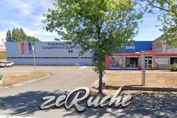 Entrepôt / Local industriel à Louer à Laval