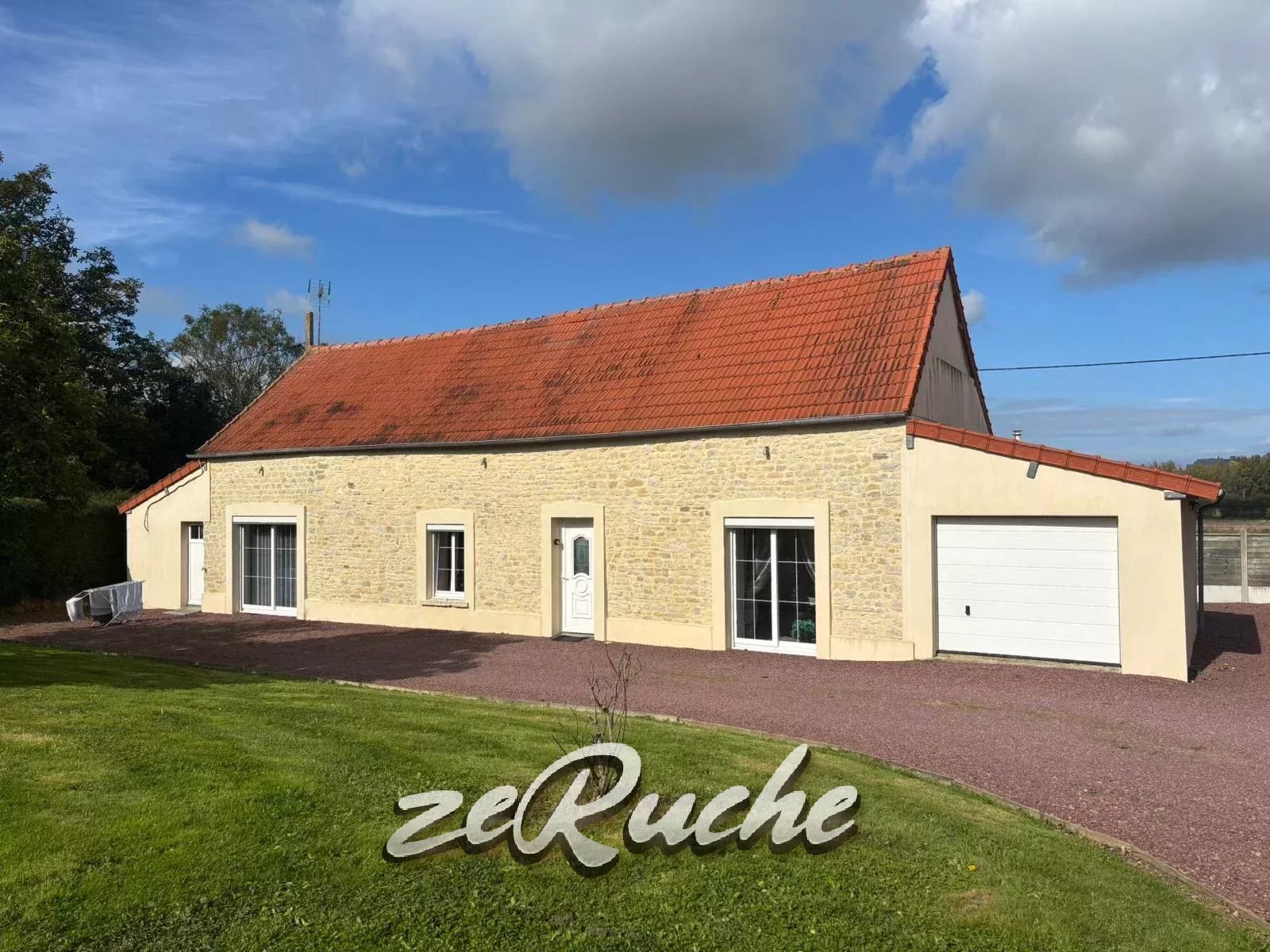 Cozy 4-Room House in Isigny-sur-Mer, France - Location et vente de locaux d'entreprise à Caen et sur la Côte Fleurie Cozy 4-Room House in Isigny-sur-Mer, France