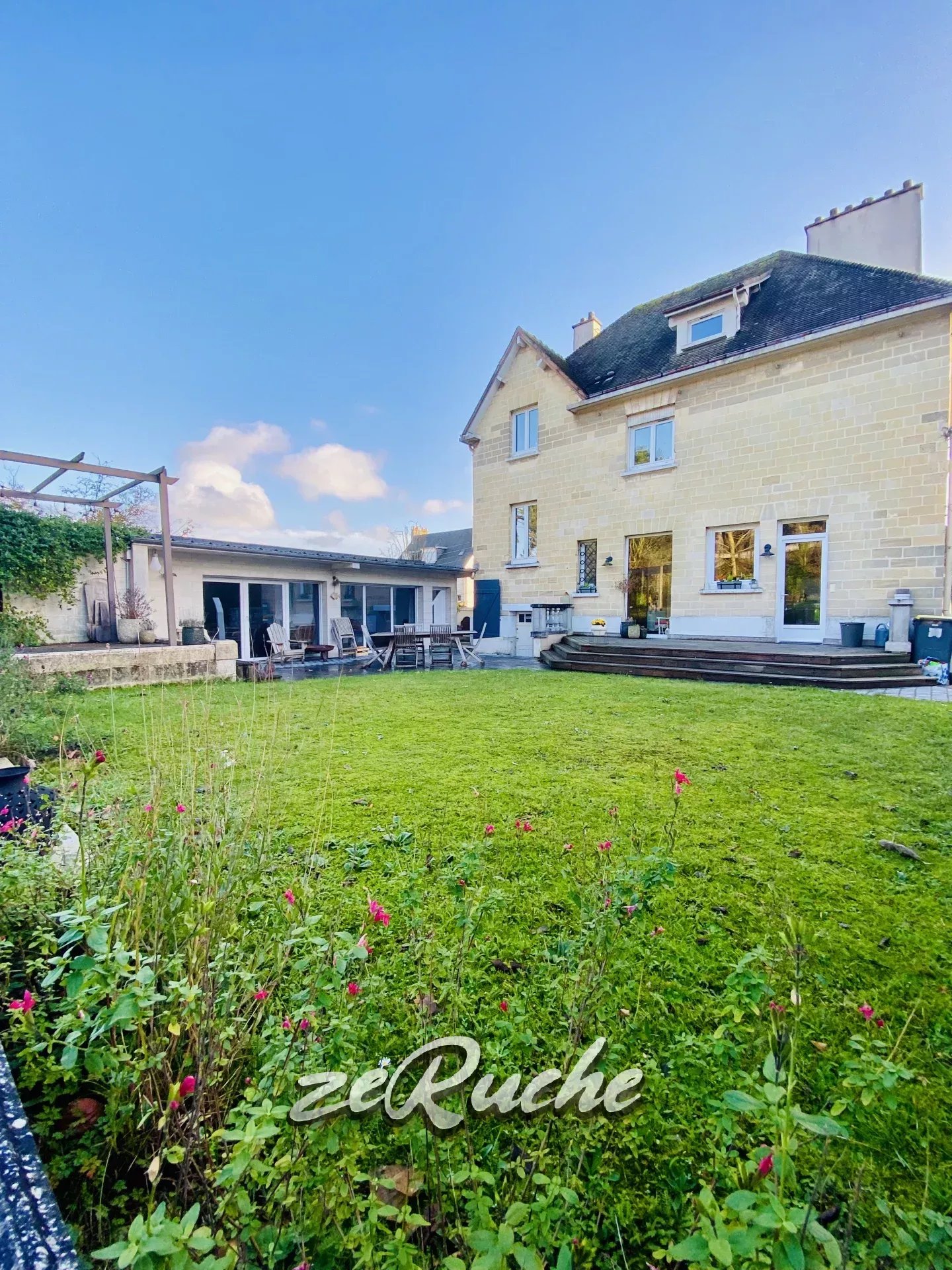 CAEN Maison de Charme de 240m2 + sous-sol et dépendance de 100m2