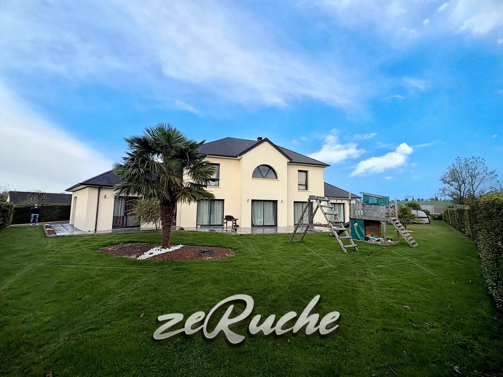 Maison contemporaine de 256m2 - Location et vente de locaux d'entreprise à Caen et sur la Côte Fleurie Maison contemporaine de 256m2